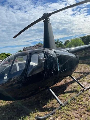 Helicóptero, fabricante ROBINSON HELICOPTER, modelo R44 ANO 2000/2000
